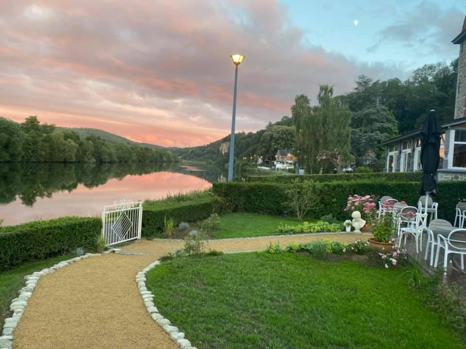 Apartamento Logis Le P'Tit Rouillon Au Rythme De La Meuse Annevoie-Rouillon Exterior foto